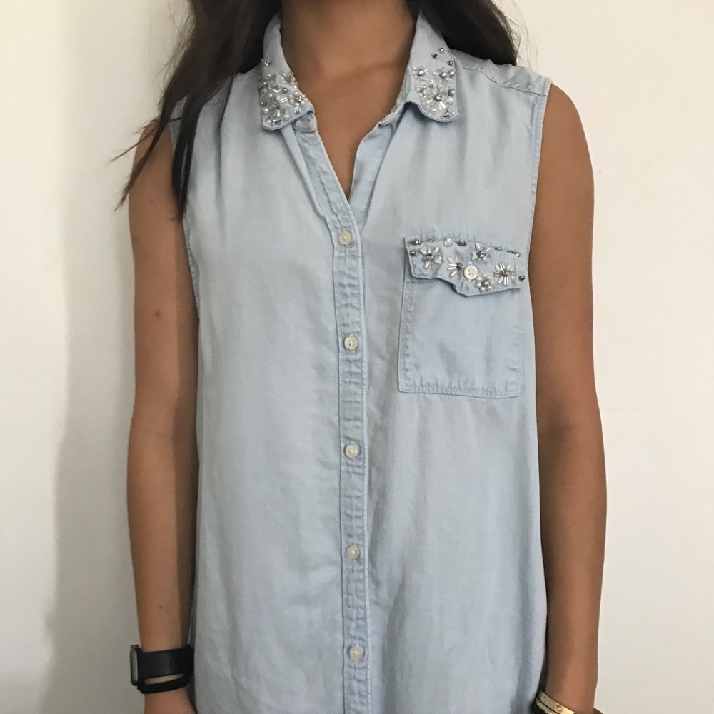 Sleeveless shirt